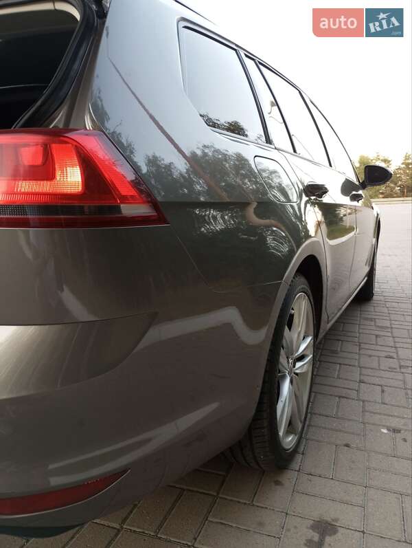 Универсал Volkswagen Golf 2014 в Вишневом