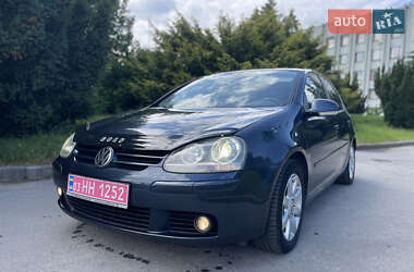 Хетчбек Volkswagen Golf 2005 в Шепетівці