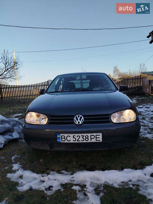 Хэтчбек Volkswagen Golf 2001 в Глинянах