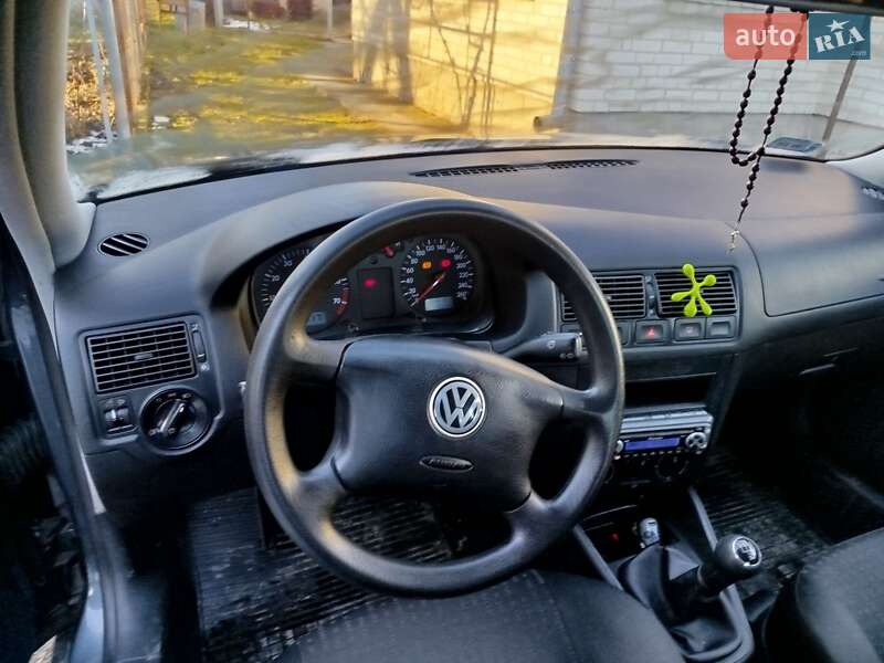 Хэтчбек Volkswagen Golf 2001 в Глинянах