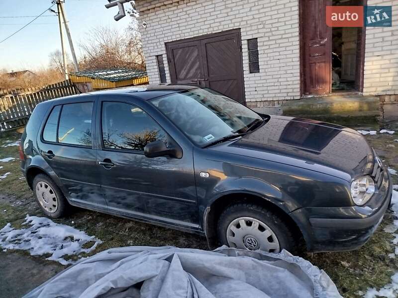 Хэтчбек Volkswagen Golf 2001 в Глинянах