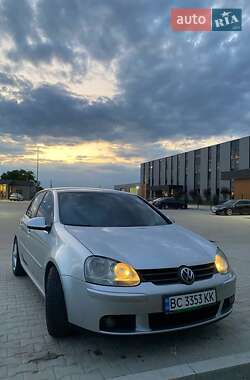 Хетчбек Volkswagen Golf 2003 в Оброшине