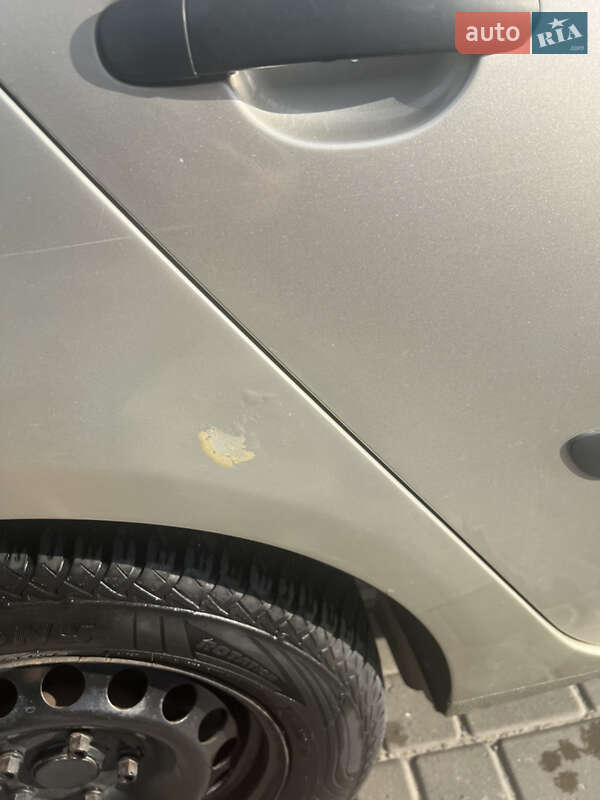 Хэтчбек Volkswagen Golf 2004 в Турийске