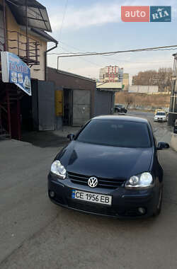 Хетчбек Volkswagen Golf 2004 в Чернівцях
