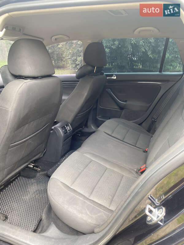 Універсал Volkswagen Golf 2011 в Дніпрі