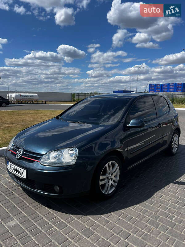 Хетчбек Volkswagen Golf 2006 в Миколаєві