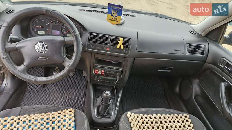 Универсал Volkswagen Golf 2001 в Киеве