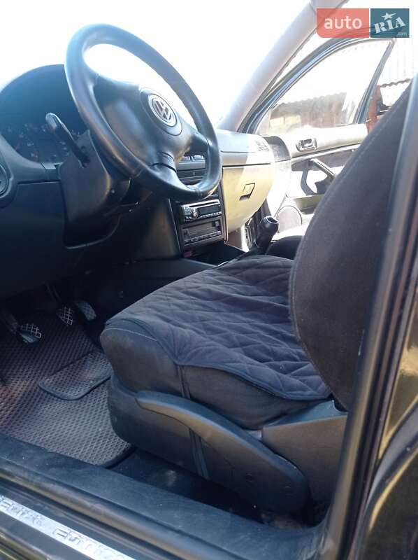 Хэтчбек Volkswagen Golf 1998 в Черновцах