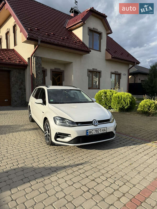 Універсал Volkswagen Golf 2018 в Луцьку