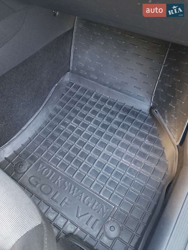 Універсал Volkswagen Golf 2013 в Золочеві