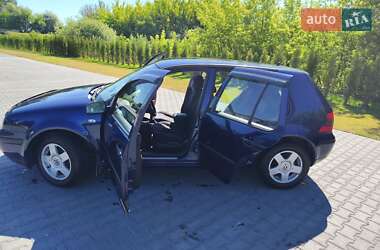 Хэтчбек Volkswagen Golf 2000 в Зборове