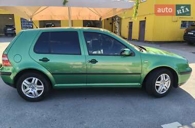 Хетчбек Volkswagen Golf 2002 в Чернігові