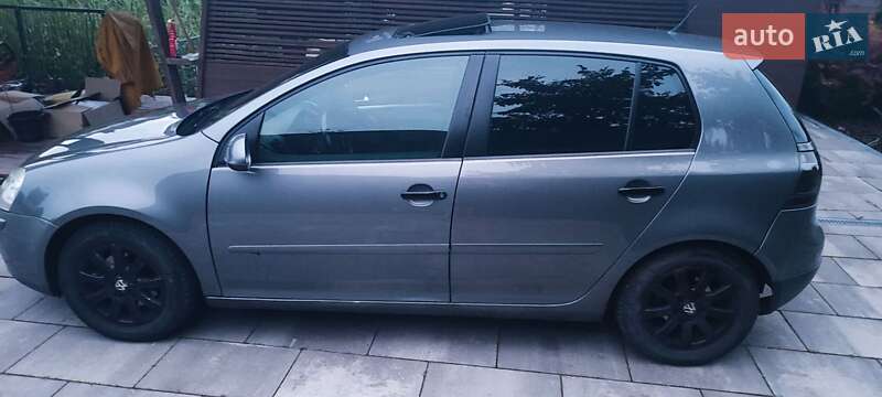 Хэтчбек Volkswagen Golf 2007 в Сновске