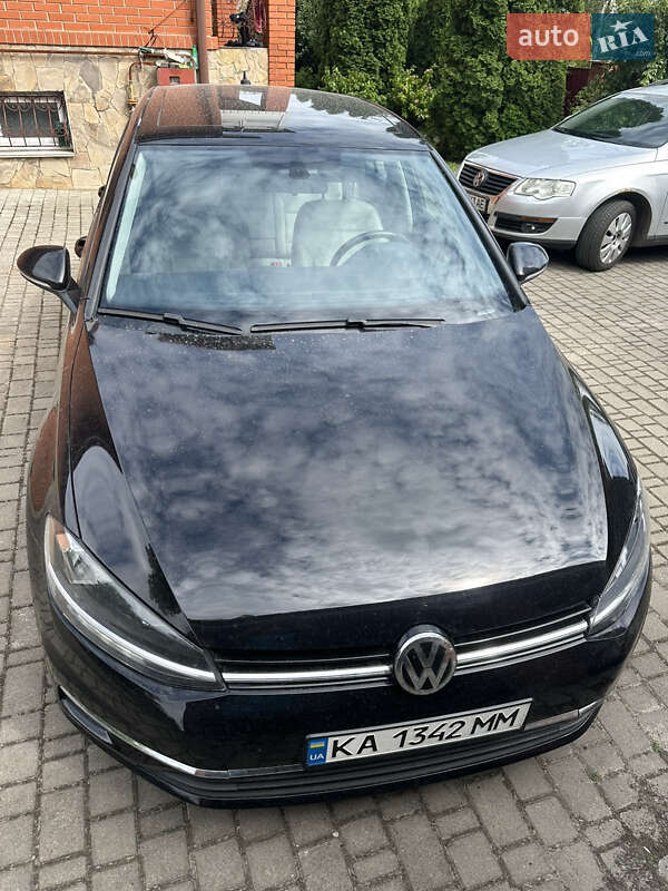 Хетчбек Volkswagen Golf 2017 в Києві