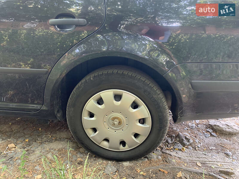 Універсал Volkswagen Golf 2002 в Бердичеві