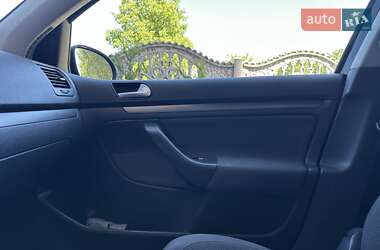 Хетчбек Volkswagen Golf 2006 в 