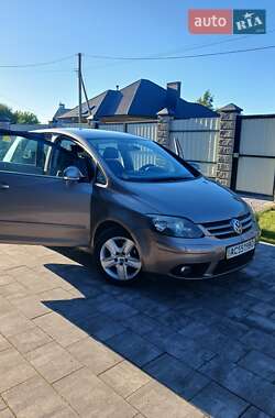 Хэтчбек Volkswagen Golf 2010 в Луцке