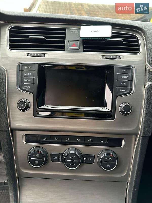 Універсал Volkswagen Golf 2013 в Звягелі