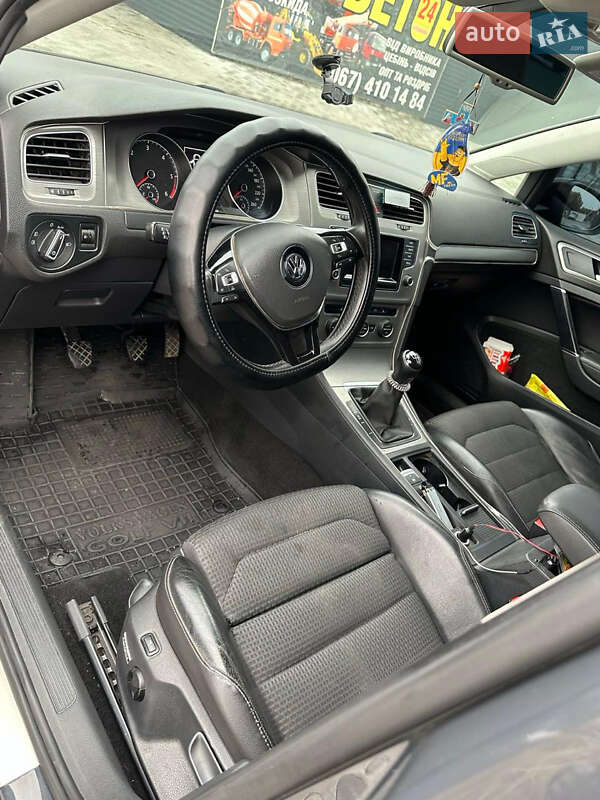 Універсал Volkswagen Golf 2013 в Звягелі