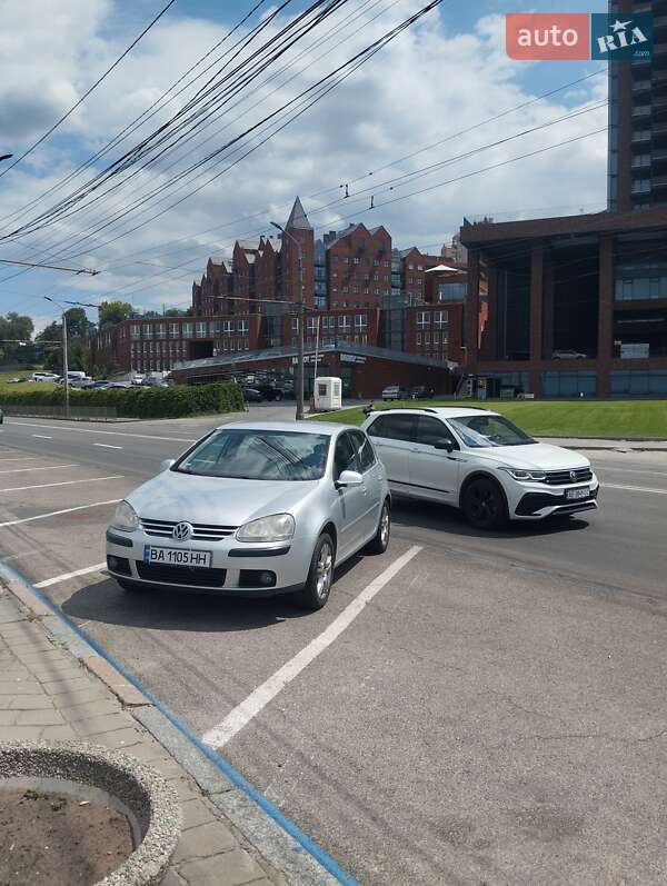 Хетчбек Volkswagen Golf 2006 в Жовтих Водах