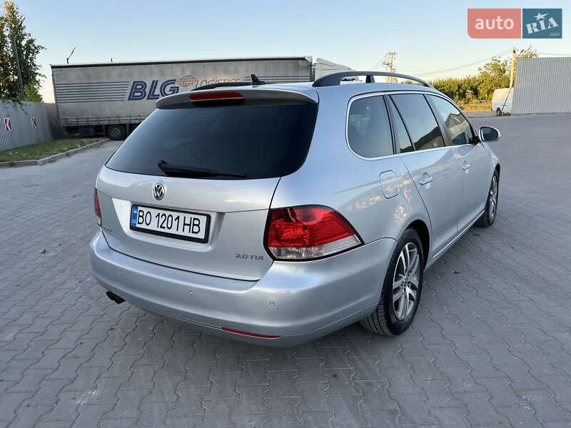 Универсал Volkswagen Golf 2010 в Кременце
