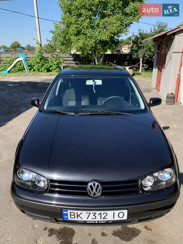 Хетчбек Volkswagen Golf 2002 в Рівному