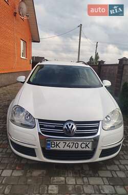 Универсал Volkswagen Golf 2009 в Вараше