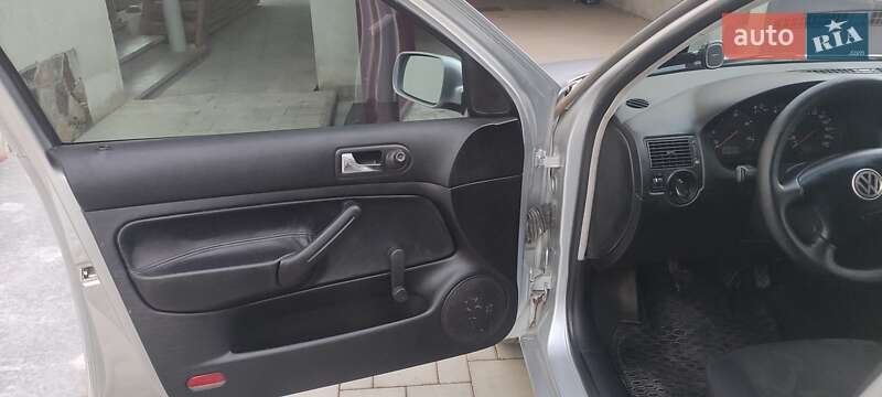 Хетчбек Volkswagen Golf 1999 в Рудки