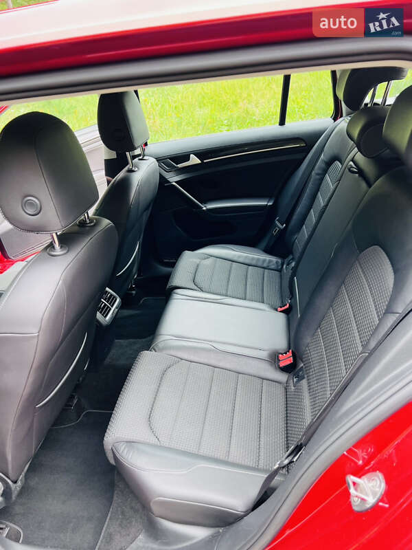 Універсал Volkswagen Golf 2015 в Сарнах