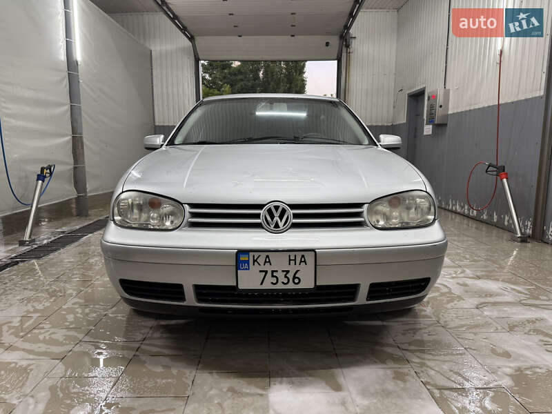 Volkswagen Golf 2003