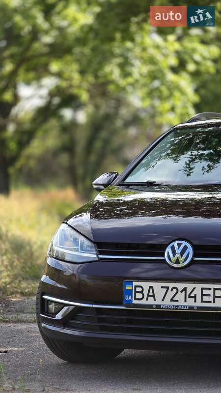 Універсал Volkswagen Golf 2017 в Кропивницькому