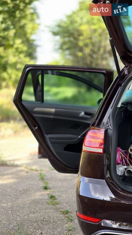 Універсал Volkswagen Golf 2017 в Кропивницькому