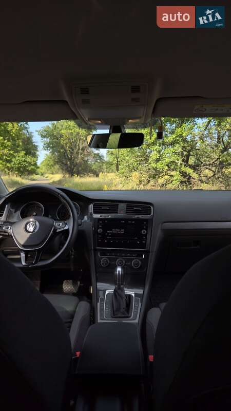Універсал Volkswagen Golf 2017 в Кропивницькому