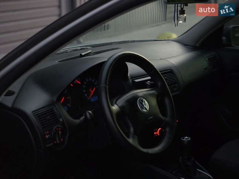 Хетчбек Volkswagen Golf 2000 в Кропивницькому