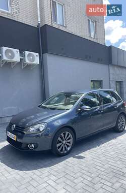 Хэтчбек Volkswagen Golf 2010 в Луцке