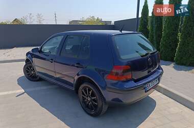 Хетчбек Volkswagen Golf 2001 в 