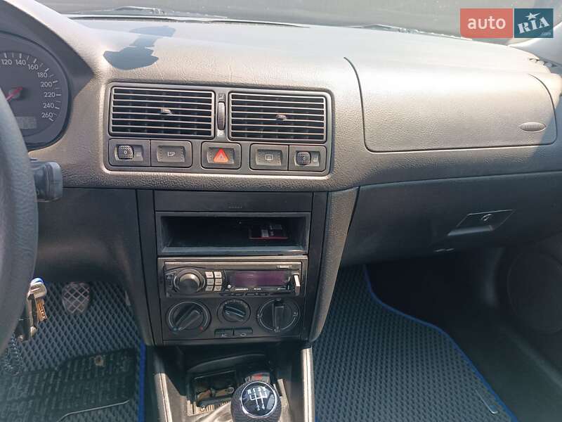 Хэтчбек Volkswagen Golf 2001 в Каменец-Подольском