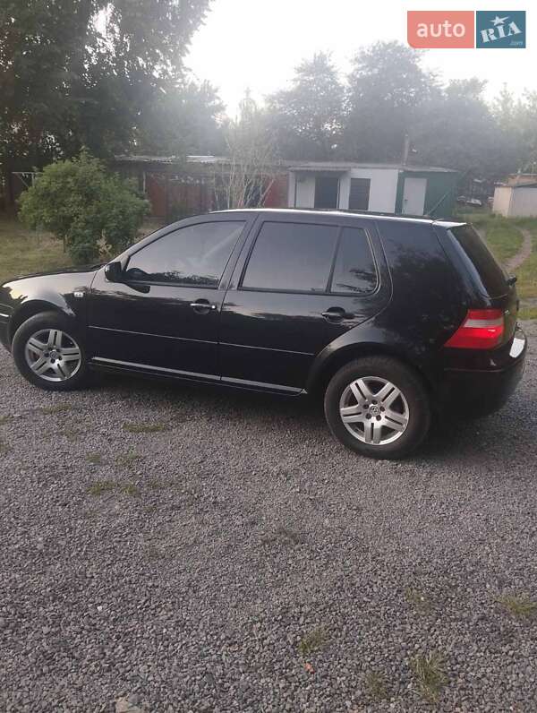 Хетчбек Volkswagen Golf 2003 в Луцьку