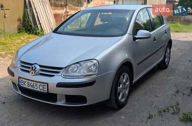 Хетчбек Volkswagen Golf 2004 в Рівному