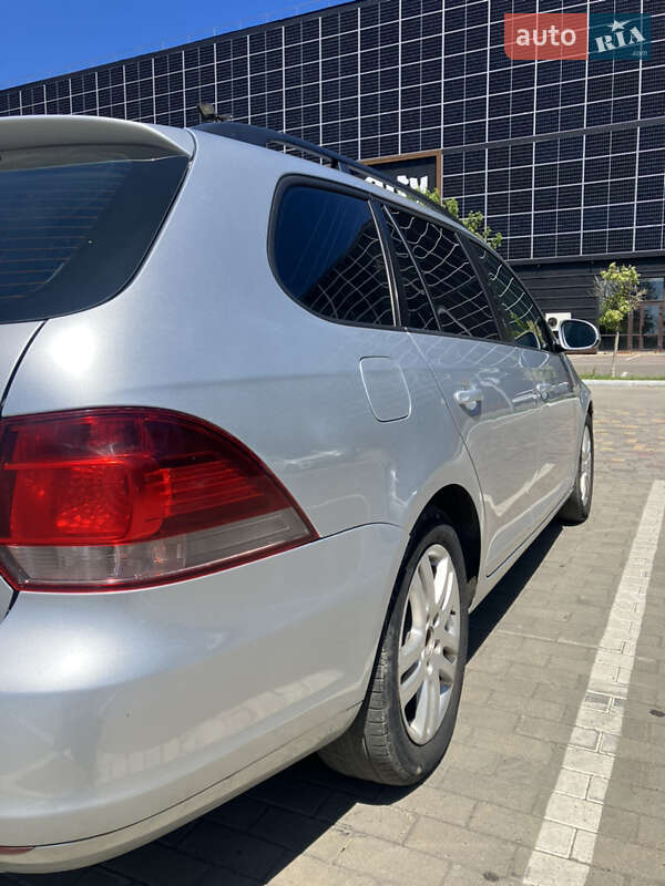 Універсал Volkswagen Golf 2011 в Луцьку