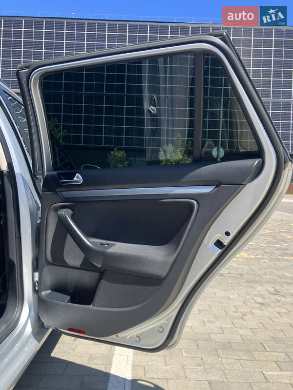 Універсал Volkswagen Golf 2011 в Луцьку