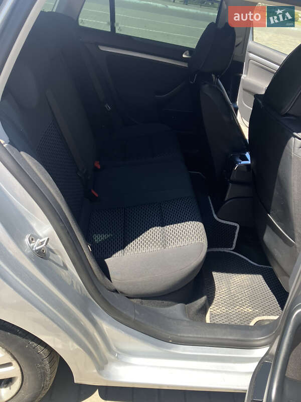 Універсал Volkswagen Golf 2011 в Луцьку