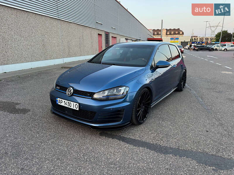 Хетчбек Volkswagen Golf 2015 в Драбіву