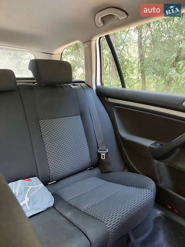 Универсал Volkswagen Golf 2011 в Каменском