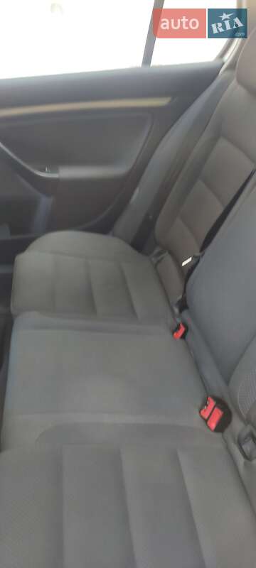 Хетчбек Volkswagen Golf 2004 в Луцьку