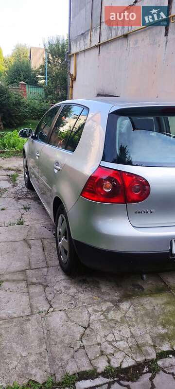 Volkswagen Golf 2004