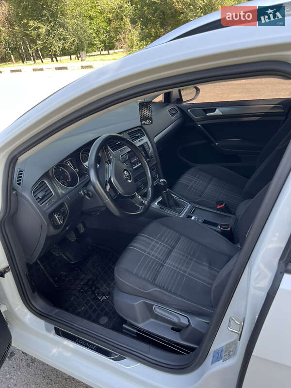 Універсал Volkswagen Golf 2015 в Запоріжжі