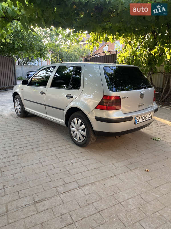 Хетчбек Volkswagen Golf 1999 в Гадячі