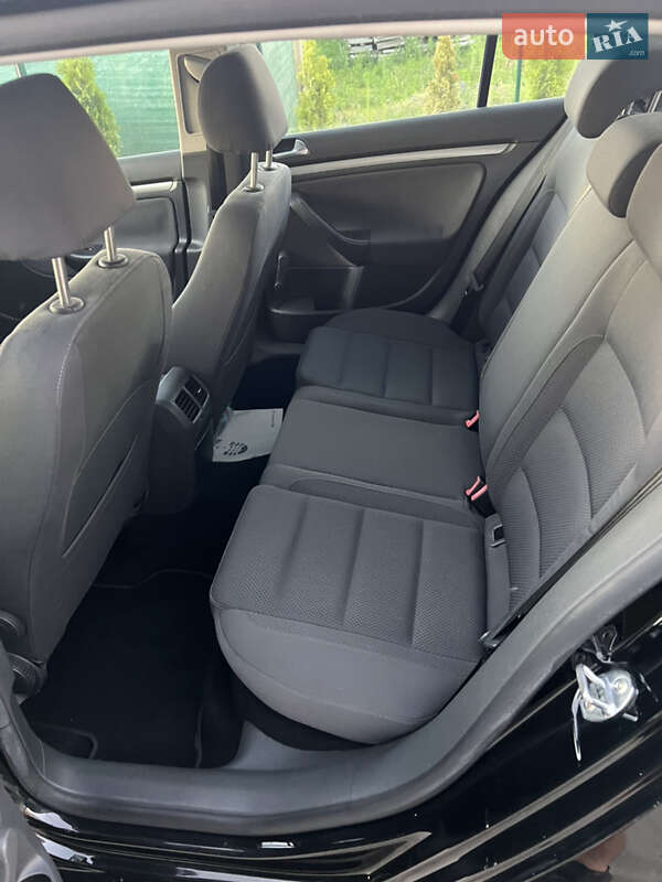 Хэтчбек Volkswagen Golf 2006 в Луцке