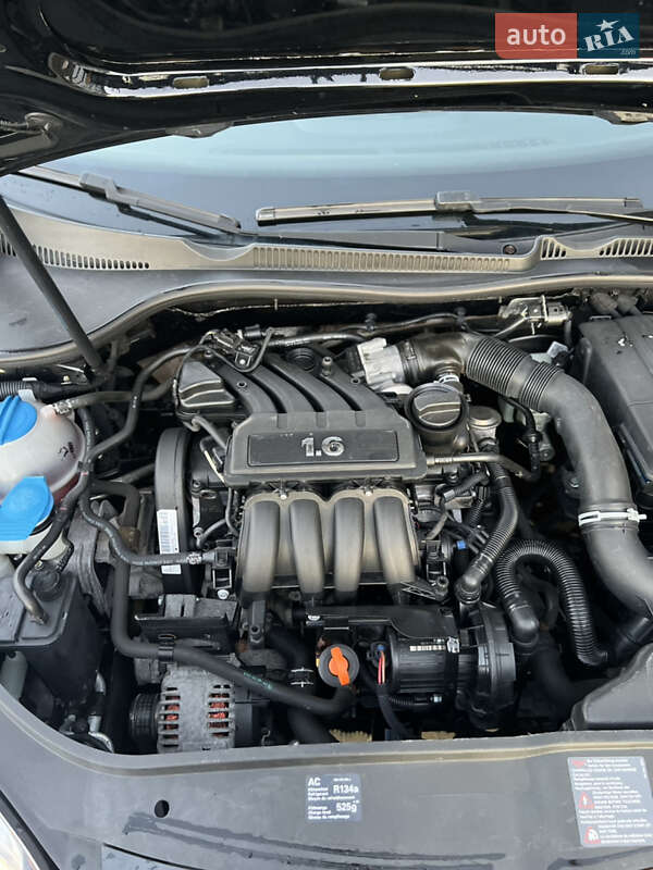 Хэтчбек Volkswagen Golf 2006 в Луцке
